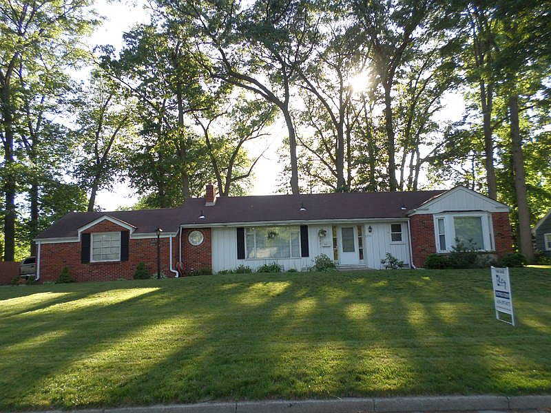 1st image of 2711 W Rockridge Cir