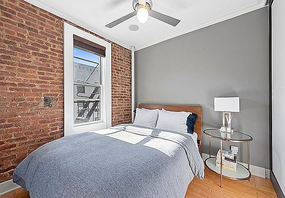 4th image of 261 W 22nd St APT 28