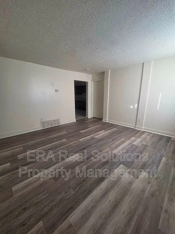 3 bed, 1.0 bath, $1,530 — Photo 2