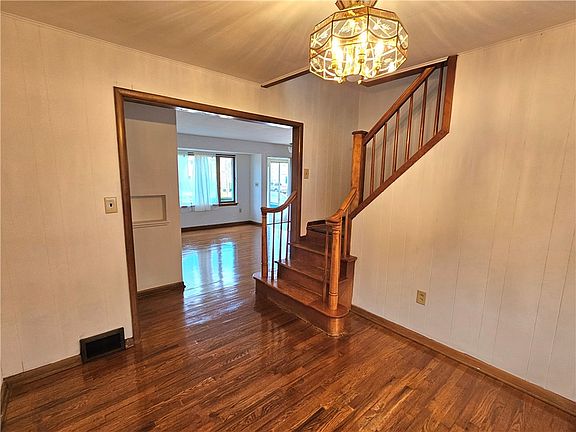 5th image of 1147 W 41st St