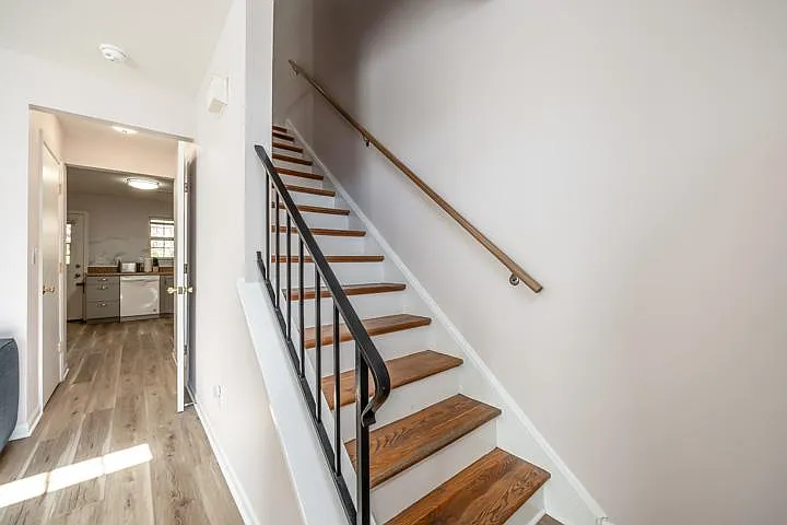 280 Albert Ct — Photo 9