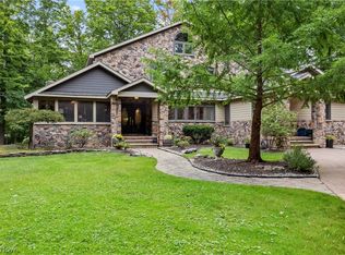 7587 Lewis Rd, Olmsted Township, OH 44138