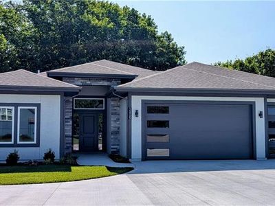 15905 S Lindenwood Dr, Olathe, KS, 66062