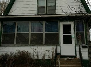 1110 S Fruit Ave, Freeport, IL 61032