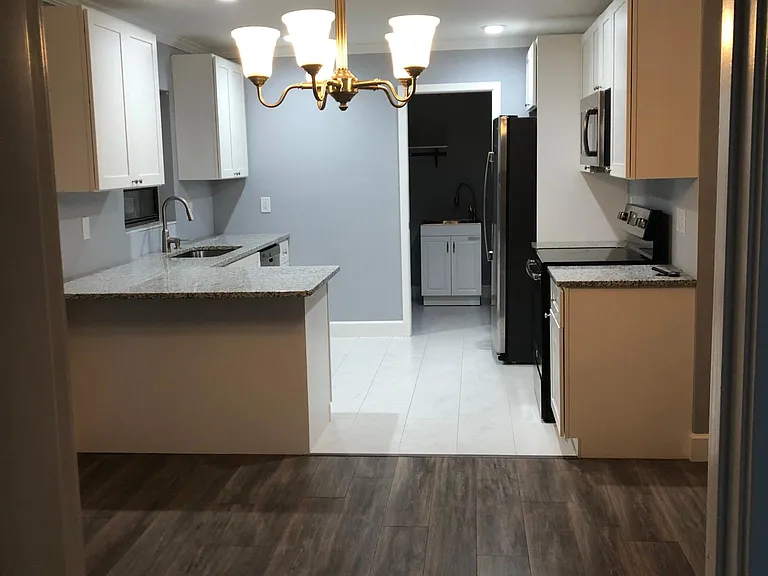 Dining area and breakfast bar to kitchen.