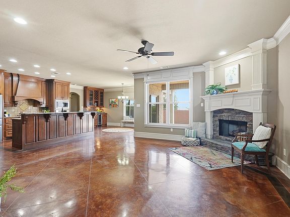 4th image of 9501 Millers Gardens Cv