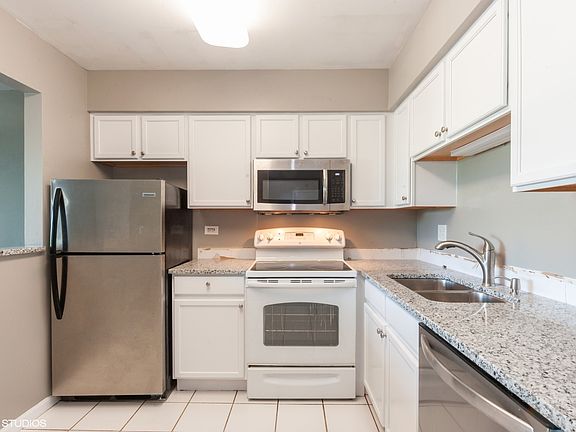 4th image of 209 W Court Of Shorewood APT 2A