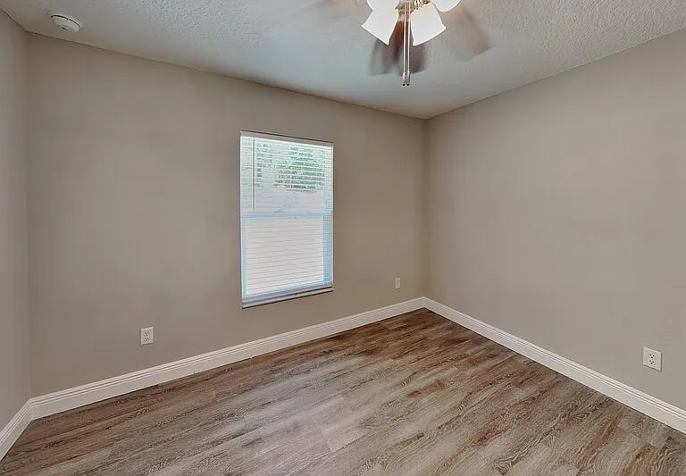 7961 N Primrose Dr — Photo 15