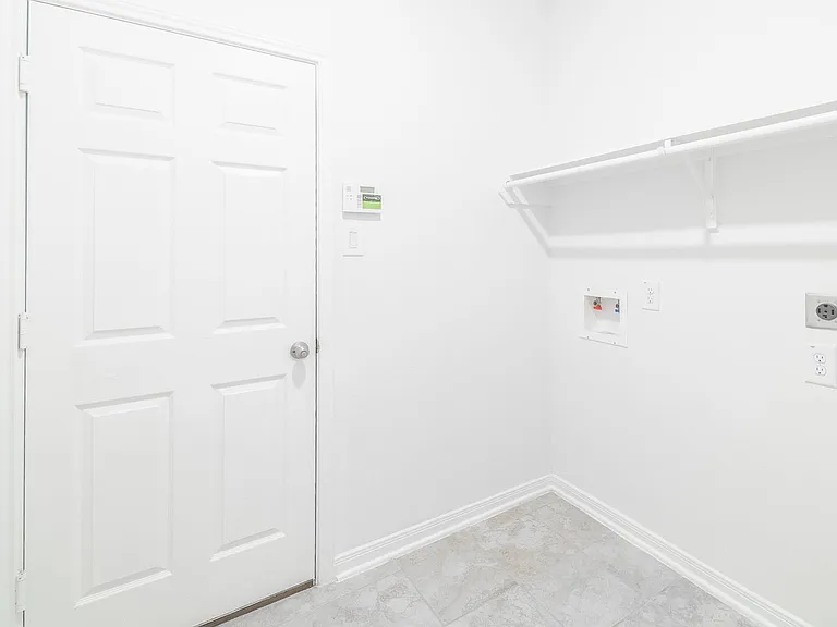 27618 Mesabe Dr — Photo 17