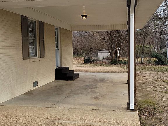 3rd image of 104 Jaynes Dr