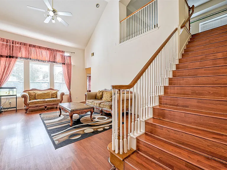 6806 Rhodes Ct — Photo 12