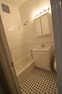 Rented by LEE & ASSOCIATES NYC RESIDENTIAL LLC | media 6
