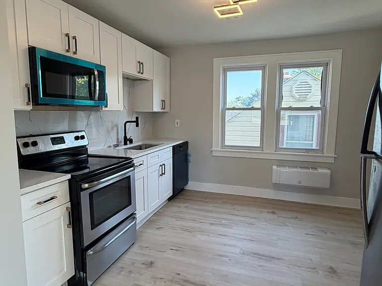 27390 Elmhurst St #2 — Photo 3