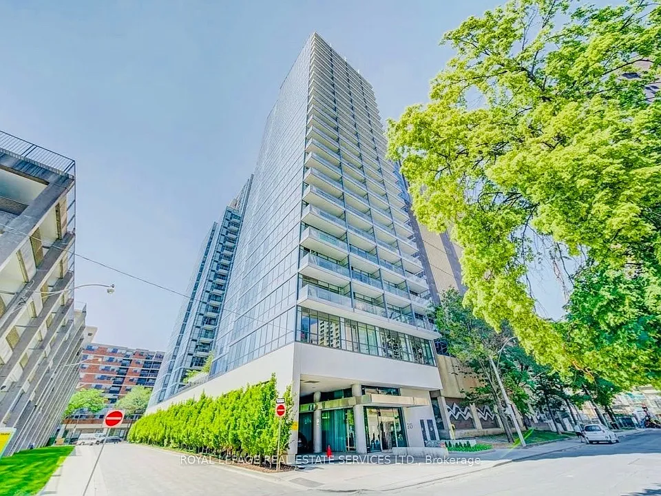 210 Simcoe St #906