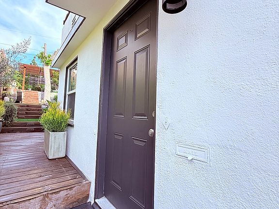 3rd image of 1274 West Blvd