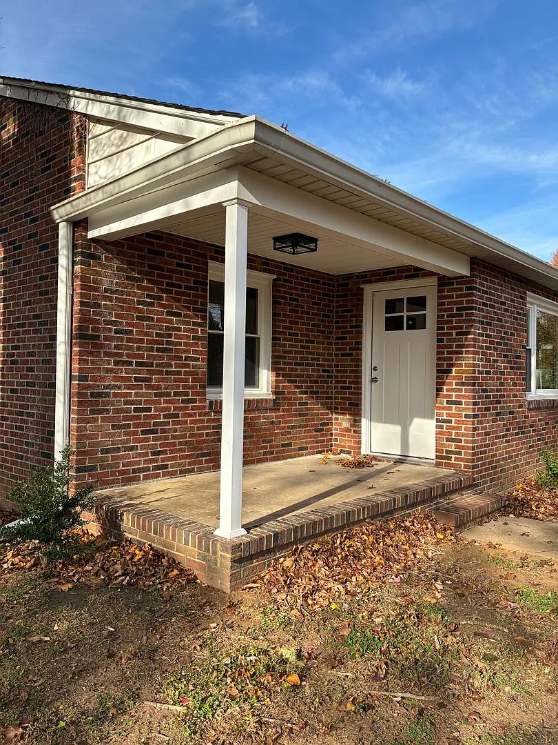 Two Full Living Areas One Incredible Home! Spacious & Fully Renovated 4-Bedroom in HDG — Photo 3