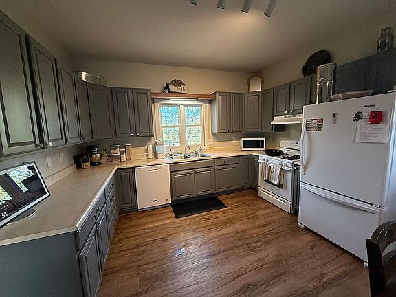 3rd image of 1102 SE Q St