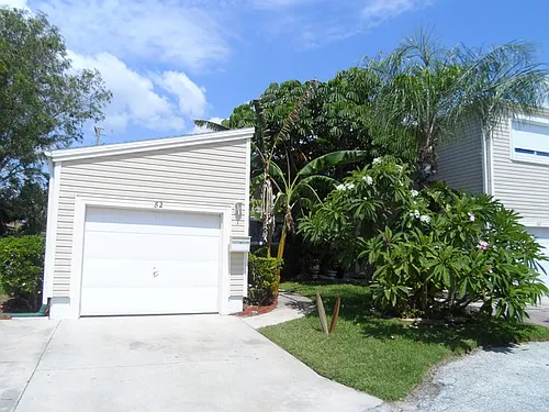 82 Emerald Ct Photo 1
