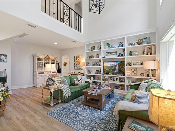 3rd image of 3221 Salvador Ave