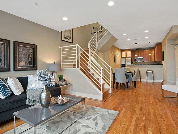3rd image of 772 S Van Ness Ave APT 1