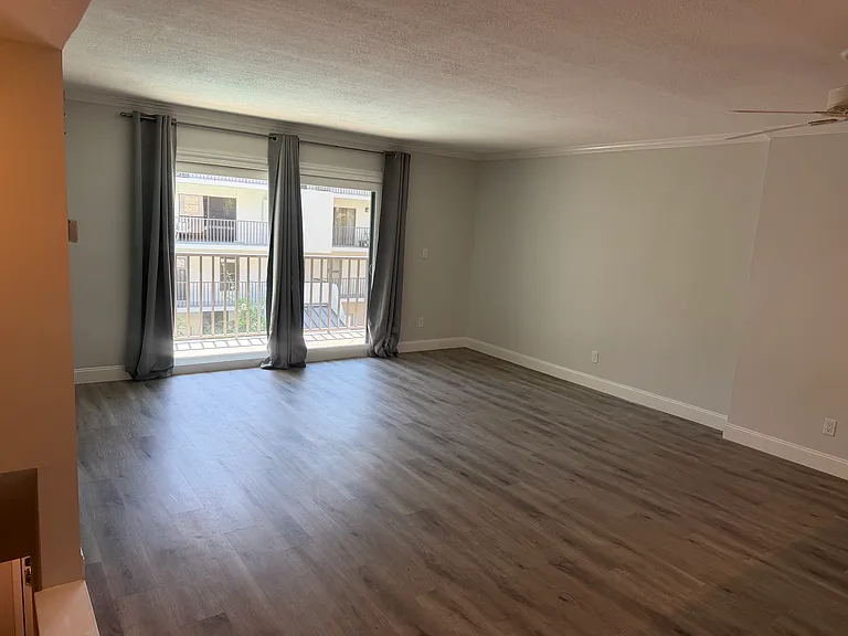 105 4th Ave NE #206 — Photo 4
