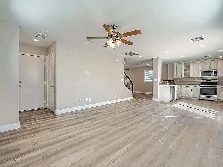 8264 Wildwood Glen Dr — Photo 4