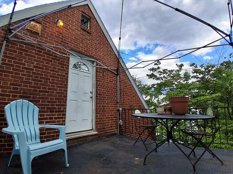 172 E Green St #B — Photo 16