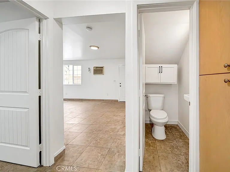 6827 Simpson Ave #4 — Photo 12