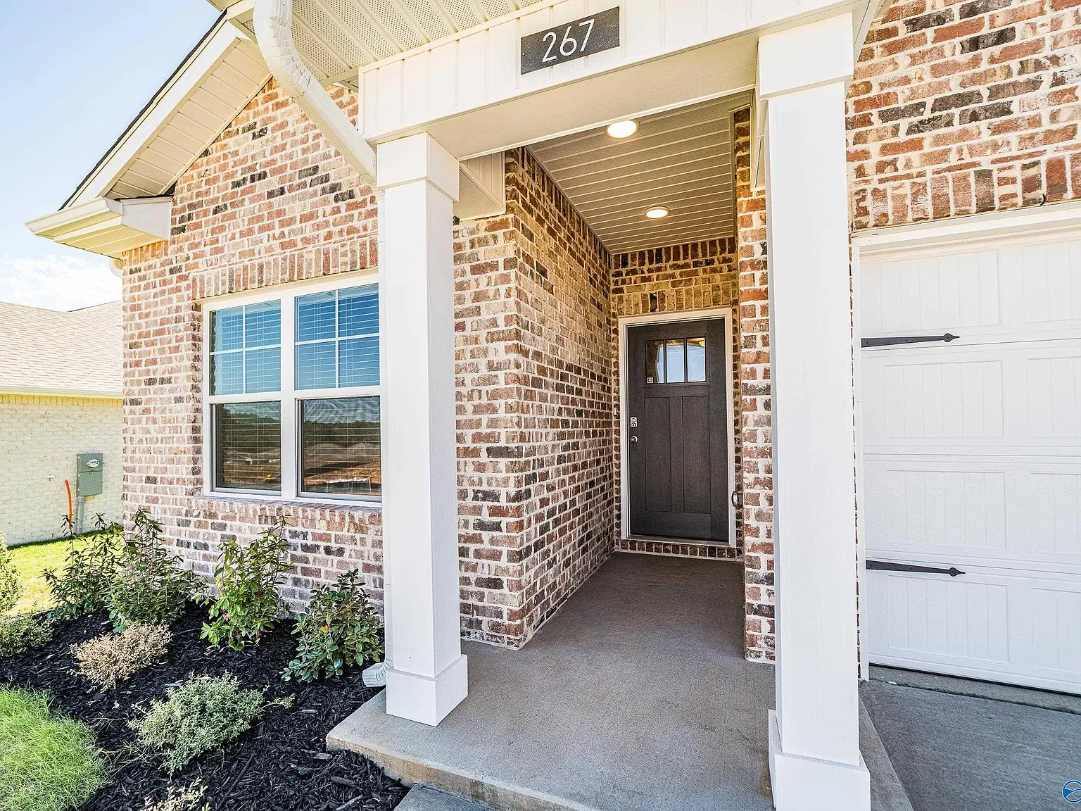 4 bed, 3.0 bath, 2020 sqft, $2,149 — Photo 2