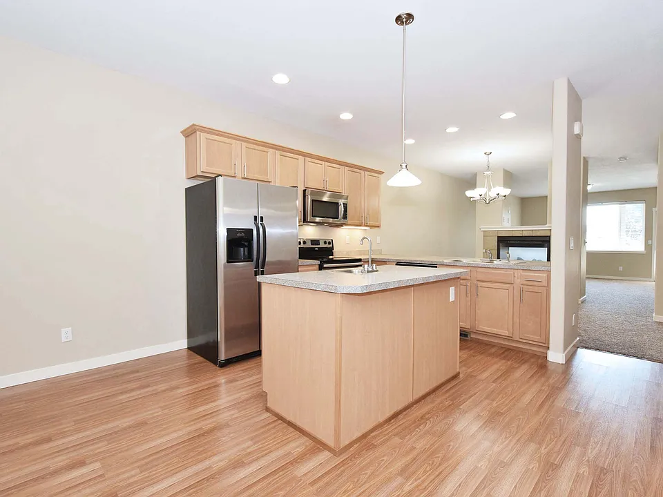 547 SE 128th Ave