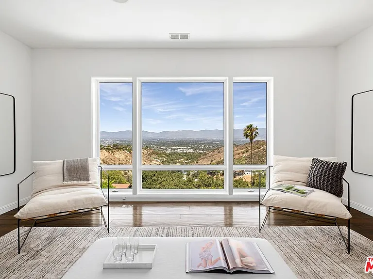 14435 Mulholland Dr — Photo 23
