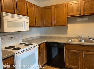 613 6th St E UNIT 2, West Fargo, ND 58078