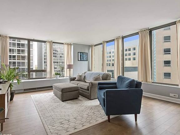 3rd image of 2800 N Lake Shore Dr APT 817