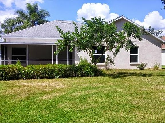 3rd image of 28506 Tall Grass Dr