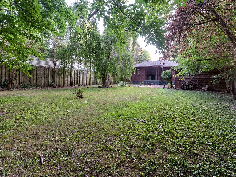 1554 S Campbell Ave — Photo 22