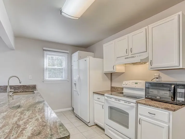 9909 Maidbrook Rd — Photo 2