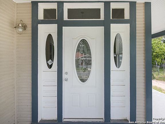 3rd image of 221 Carolina St