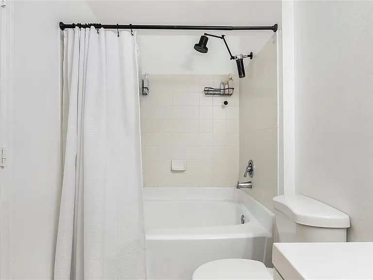 533 NE 3rd Ave — Photo 14
