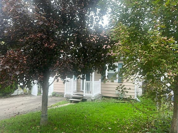 2nd image of 808 Carl St