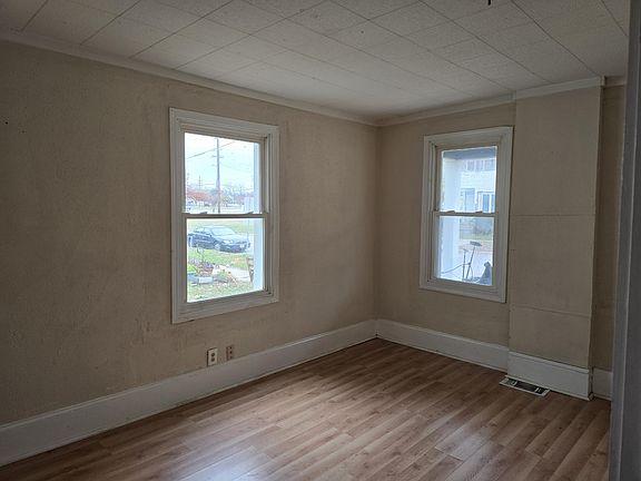 3rd image of 821 Buffalo St