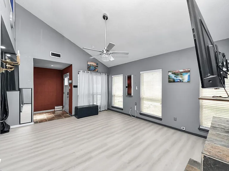 7877 Kendalia Dr — Photo 7