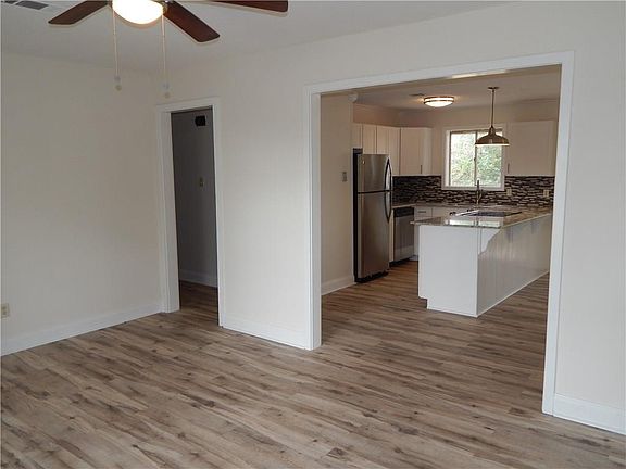 4th image of 812 Hancock Ave