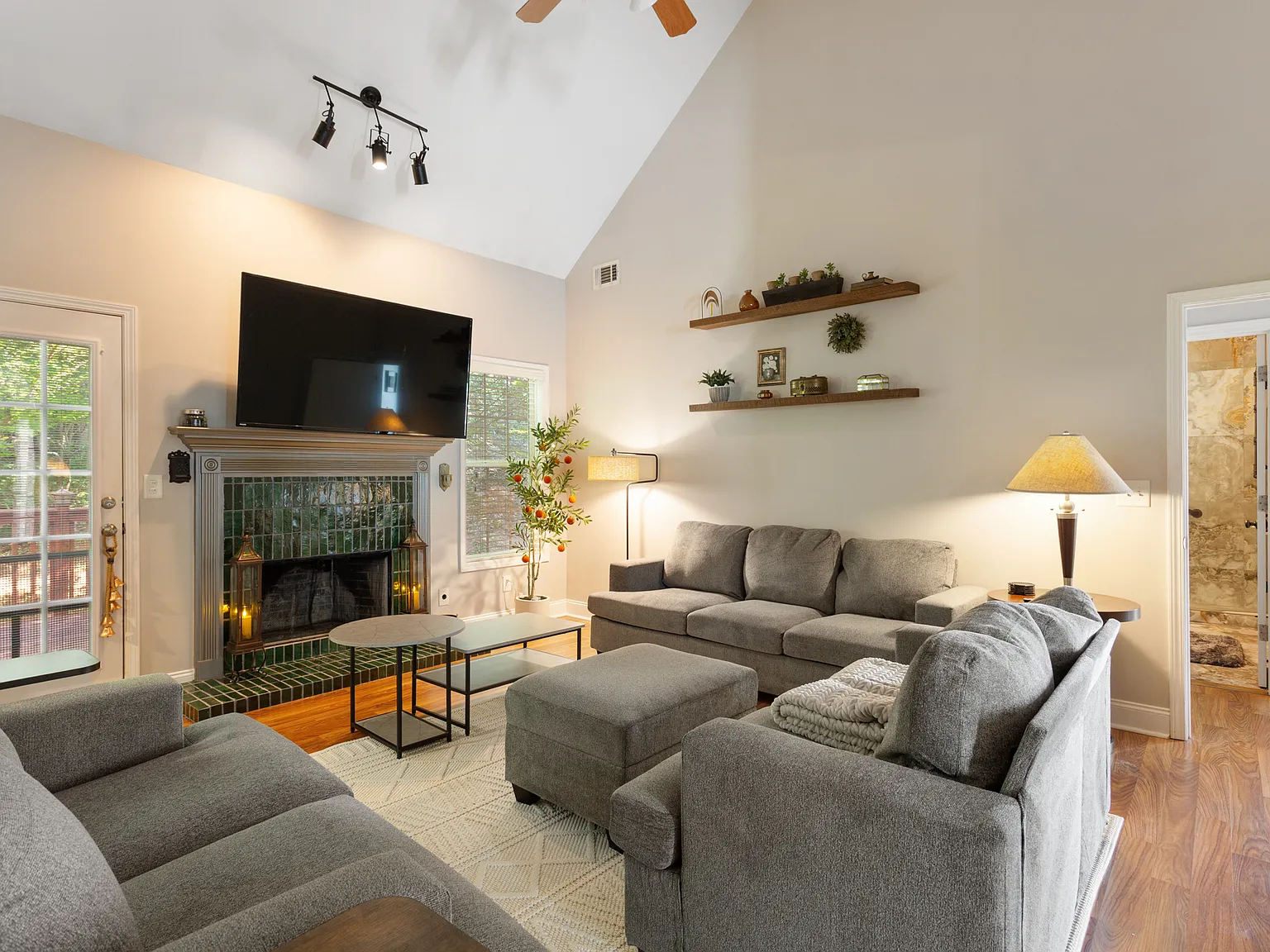 3 bed, 1598 sqft, $3,950 — Photo 4