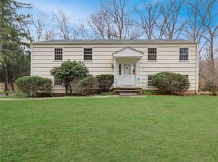 87 Robinhood Ln, New City, NY 10956