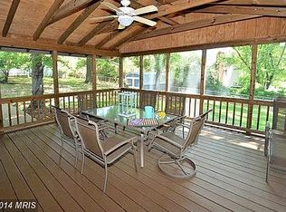 118 Evergreen St, Sterling, VA 20164