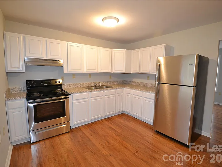 924 Junius St — Photo 16