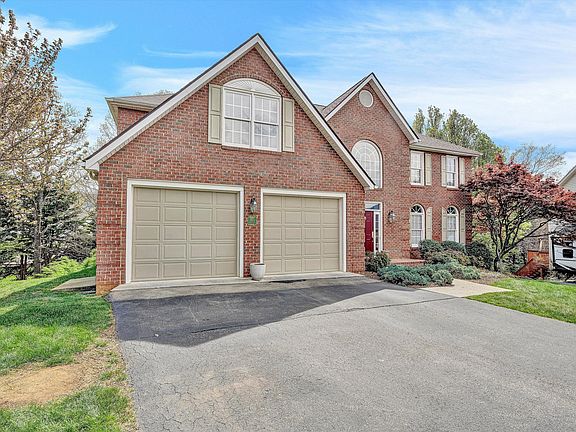 3rd image of 1935 Springmill Rd