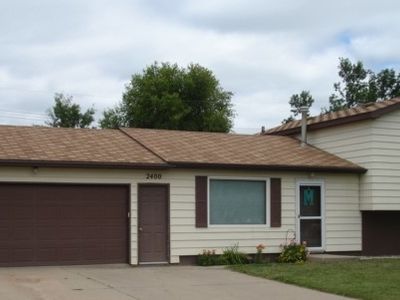 2400 Crescent Dr, Minot, ND, 58703