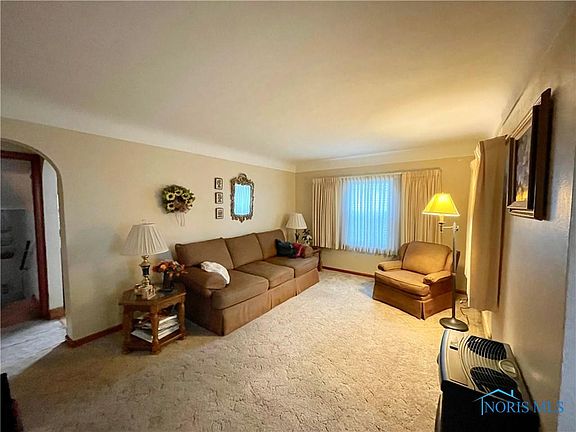 3rd image of 323 N Collinwood Ave