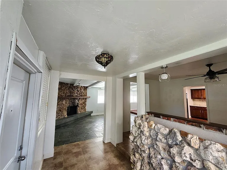 1014 NE 10th Pl — Photo 9